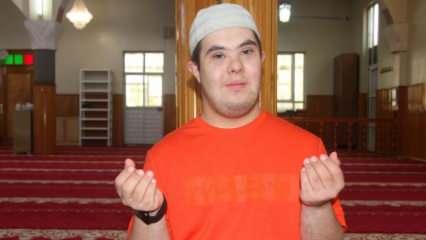 Down sendromlu Enes’in cami ve Kur'an-ı Kerim aşkı, görenleri imrendiriyor