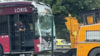 Esenyurt'ta metrobüs kazası: Durakta bekleyen metrobüse çarptı