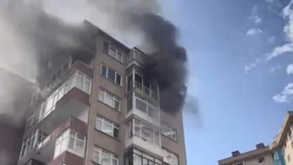 Kadıköy'de 11 katlı binada yangın! Anne ve 2 çocuk kurtarıldı