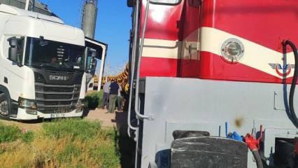 Kırıkkale'de yük treni tıra çarptı
