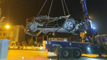 Otomobil park halindeki briket yüklü tıra çarptı: 2 ölü