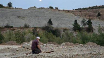 Karabük'te yangında evini terk edip karşı tepede namazını kıldı