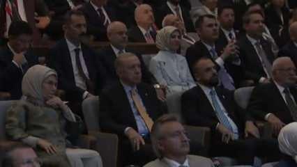 AK Parti'nin programında dikkat çeken video! Herkes hata zannetti
