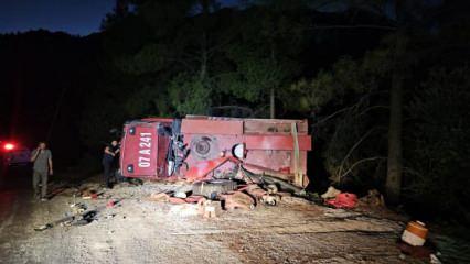 Antalya'da arazöz devrildi: 2 personel yaralı