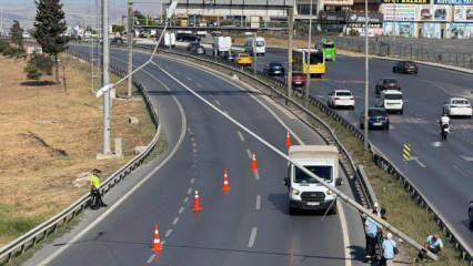  Büyükçekmece'de aydınlatma direği yan yattı: E-5 trafiğe kapatıldı
