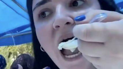 Gen&ccedil; bir kız, dedesi ve babaannesi i&ccedil;in d&uuml;zenlenen mevlitte tadım videosu &ccedil;ekti