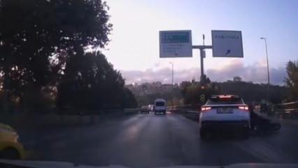 İstanbul'da ani manevra yapan cip motosiklete böyle çarptı