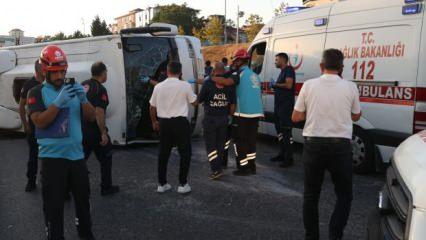İstanbul'da servis aracı devrildi: Çok sayıda yaralı var!