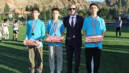 Oltu&rsquo;da Yaz Kur&rsquo;an Kursları Futbol Turnuvası sona erdi