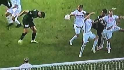 Süper Lig'de hakem VAR'ı dinlemedi! Kararının arkasında durdu