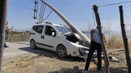 Bursa’da kamyonet kontrolden çıktı, elektrik direğini yerle bir etti