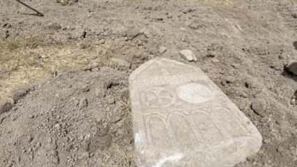 Çorum'da altyapı çalışması sırasında tarihi mezar taşı bulundu