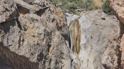 Hakkari’de saklı: Yemyeşil doğa ve huzur veren manzara…