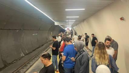 İstanbul'da M3 Bakırköy-Kayaşehir Metro Hattı'nda teknik arıza nedeniyle yoğunluk oluştu