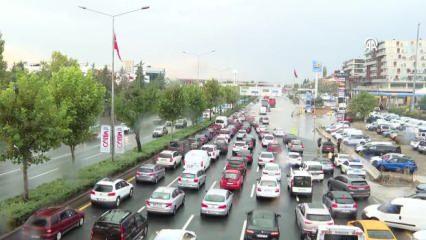 Sağanak yağış birçok kenti vurdu! Yolları ve evleri su bastı
