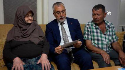 Cumhurbaşkanı Erdoğan'ın "Terörsüz Türkiye" mektubunu  Bakan Işıkhan şehit ailesine okudu