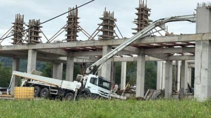 Devrilen beton pompasının bomunun çarptığı işçi öldü