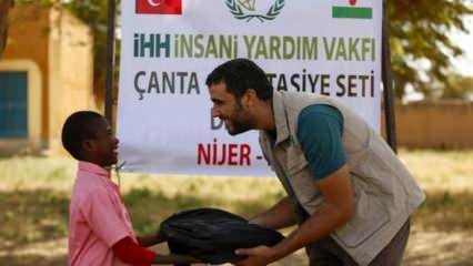  İHH'den "Bir Kırtasiye Bin Mutluluk" projesiyle öğrencilere kırtasiye malzemesi desteği 