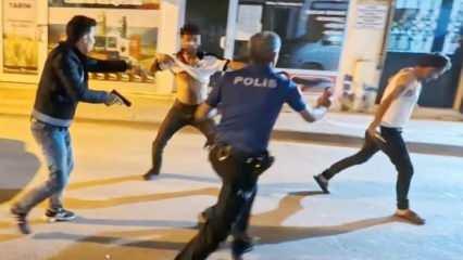 Kavgaya müdahale eden polise bıçak ve sandalyeli saldırı