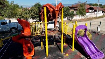 Kimliği belirsiz kişiler oyun parkını yaktı! Zarar 350 bin TL