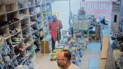 Müşteri gibi geldiği mağazadan ayakkabıyı böyle çaldı