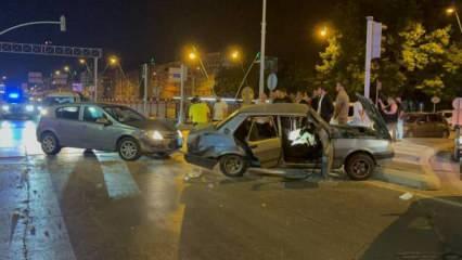 Tofaş marka otomobil ortadan büküldü: Yaralılar var