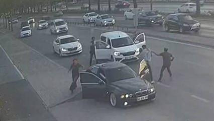  Trafiği tehlikeye atan maganda lastiğine ateş edilerek durduruldu
