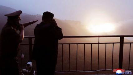 Kim Jong-un yeni roket testini bizzat izledi