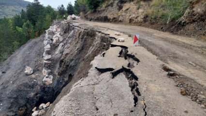 Bozkurt'ta heyelan: Köy yolu ulaşıma kapandı