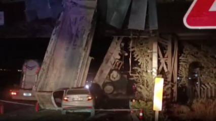 Damperi açılan kamyona otomobil çarptı: 1 ölü, 3 yaralı