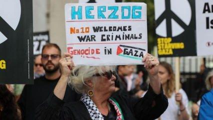 İsrail Cumhurbaşkanı Herzog Londra'da protesto edildi: Savaş suçlusu tutuklanmalı
