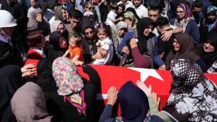 İzmir şehitlerine veda! Baba, şehit oğlunun cenaze namazını kıldırdı, gözyaşları sel oldu!