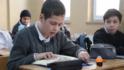Kur’an-ı Kerim dersini seçen öğrencilere TDV’den anlamlı hediye