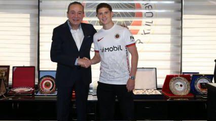 Milli futbolcu Süper Lig'e geldi: Avrupa kupalarında 40'tan fazla maçı var