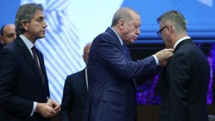 Rozetleri Erdoğan taktı: Seydişehir ve Emirgazi Belediye Başkanları AK Parti'ye katıldı