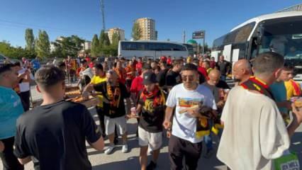 Deplasman taraftarlarına yemek ikram ettiler