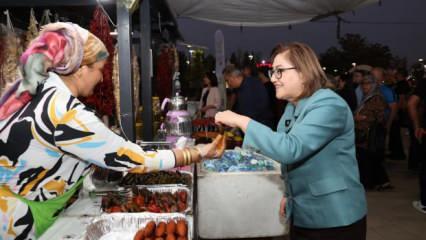 Başkan Şahin, Festival Park'ta vatandaşlarla bir araya geldi