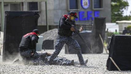 ABD tehditlerine karşı Venezuela'dan hamle! Genci yaşlısı sahaya indi