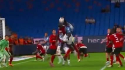 Akyazı'da penaltı itirazı! Hakem devam ettirdi