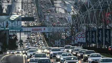 Ankara'da trafik kaosu! Vatandaşlar yollarda yürüdü: Okullar açıldı ne olacak?
