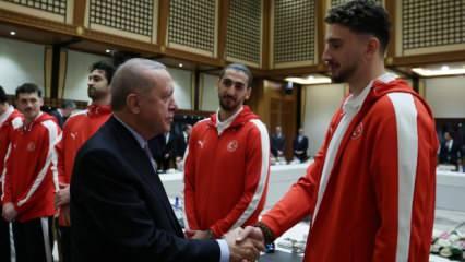 Cumhurbaşkanı Erdoğan, Avrupa 2'ncisi olan 12 Dev Adam'ı kabul etti