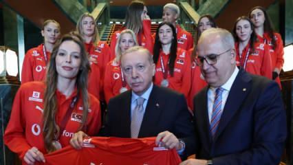 Cumhurbaşkanı Erdoğan, Filenin Sultanları'nı ağırladı