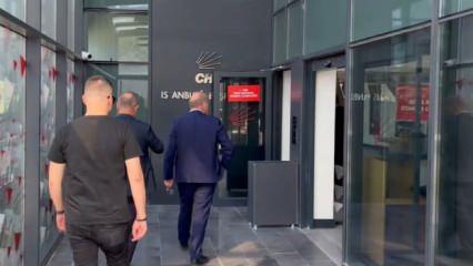 Gürsel Tekin CHP'nin Sarıyer'deki eski İl Başkanlığı binasında