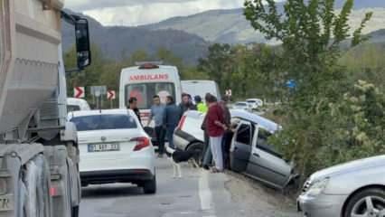 Otomobiller çarpıştı: 1’i çocuk 4 kişi yaralı