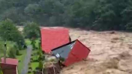 Rize'nin sel felaketi: Bungalovun sel sularına kapılma anı kamerada