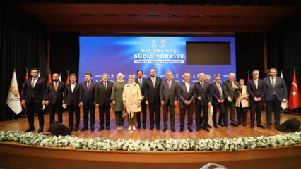 AK Parti'ye yeni katılımlar: 12 kişiye rozet takıldı!