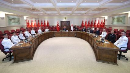 Bakan Güler, Deniz Kuvvetleri Komutanlığı personelini kabul etti