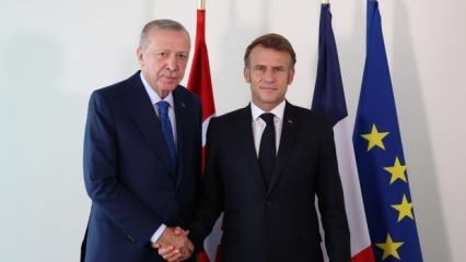 Başkan Erdoğan ve Macron'dan güldüren diyalog: 'İyi olduğu zamanlar da oluyor demek ki'
