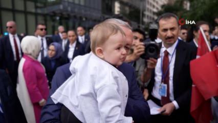 Cumhurbaşkanı Erdoğan ABD'de. Cumhurbaşkanı bebeği görür görmez kucağına aldı