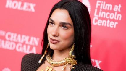 D&uuml;nyaca &uuml;nl&uuml; şarkıcı, İsrail destek&ccedil;isi menajerini kovdu